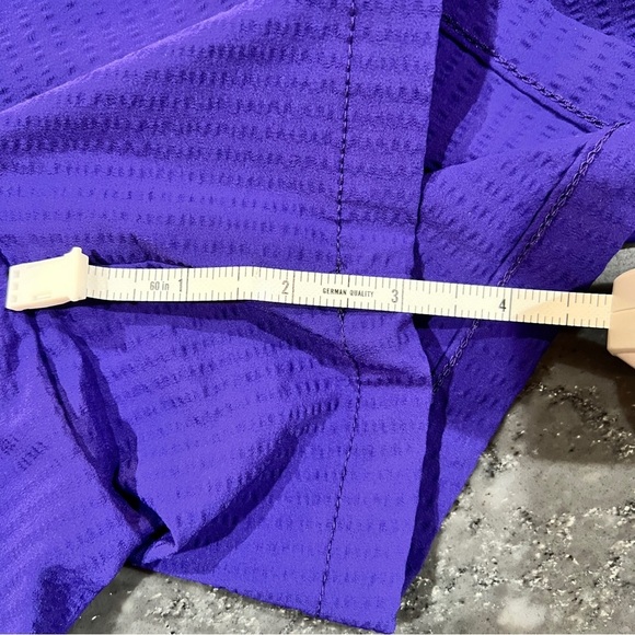 Athleta textured Brooklyn running/walking short, vibrant blue, zipper pockets, 6 - Picture 5 of 8